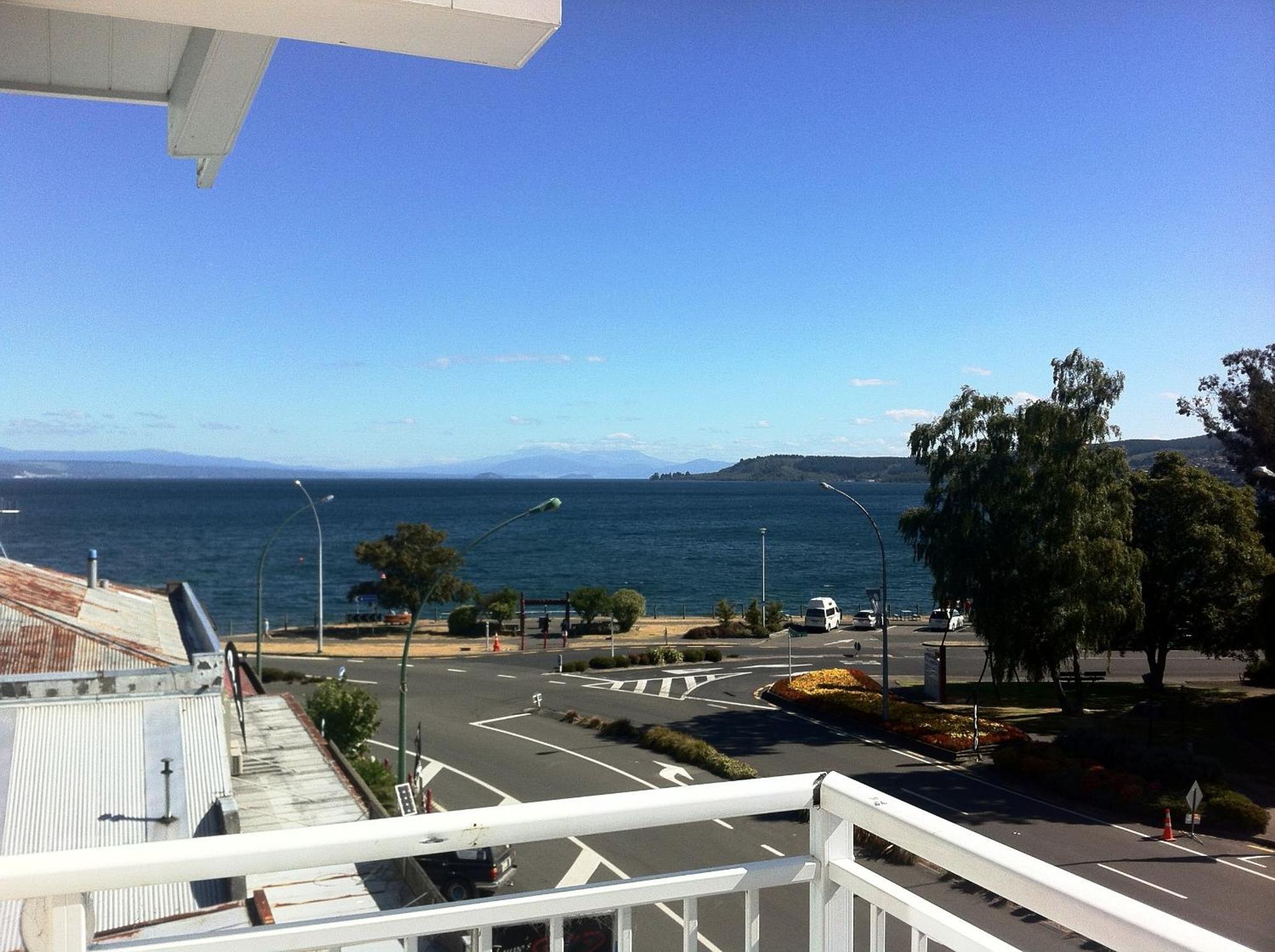 Based By The Lake Lago Lago Taupo Exterior foto